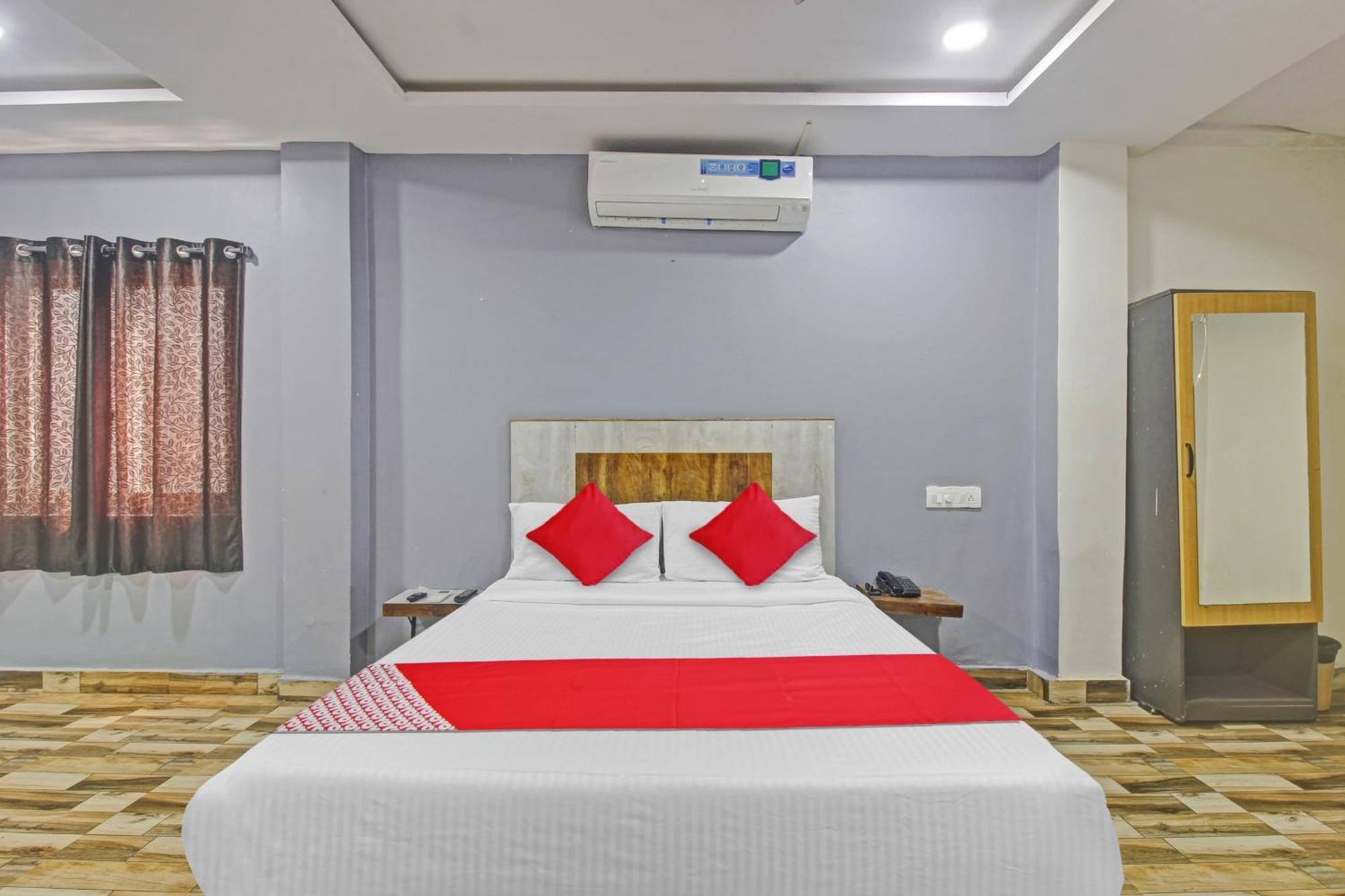 Super Hotel O Sri Sai Regency Hyderabad Exterior photo